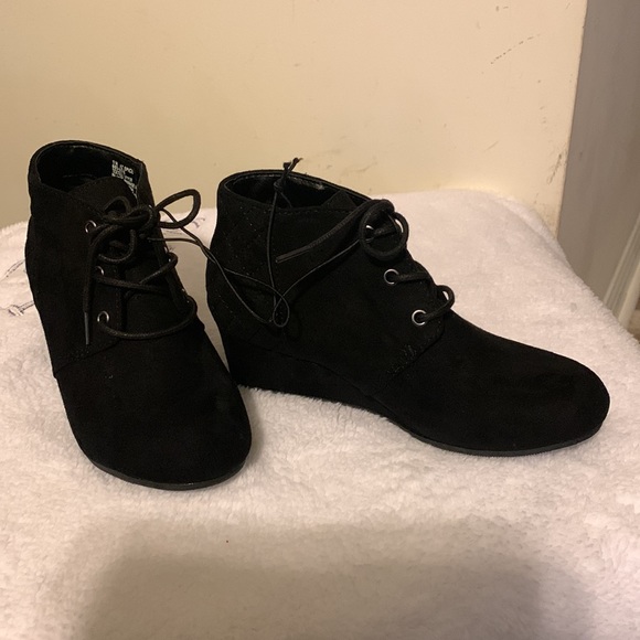 Stylish Arizona Little Girl Boots - Picture 2 of 3